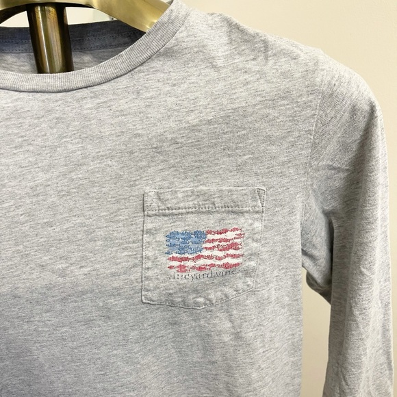 Distressed Vineyard Vines American flag graphic tee! - Picture 2 of 9